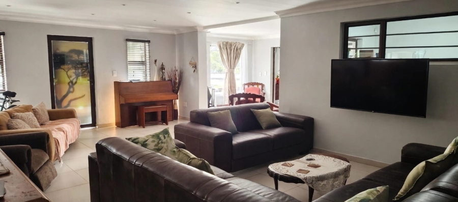 5 Bedroom Property for Sale in Pellissier Free State
